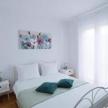 Grand Mirela Podstrana