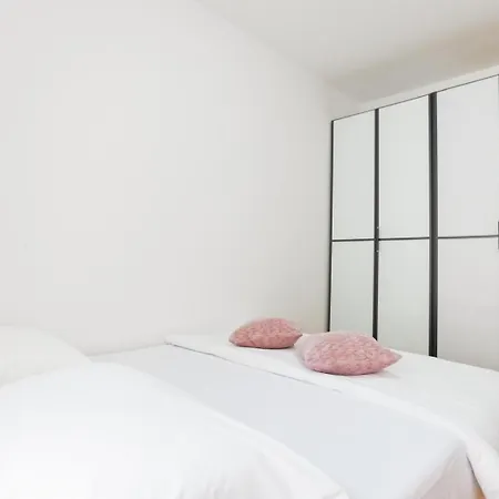 Apartment Grand Mirela