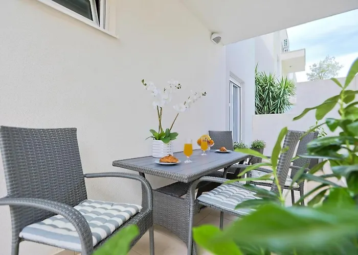 Appartement Grand Mirela Podstrana