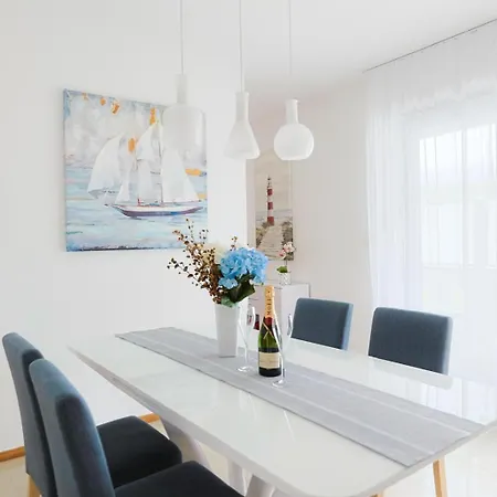 Apartment Grand Mirela *